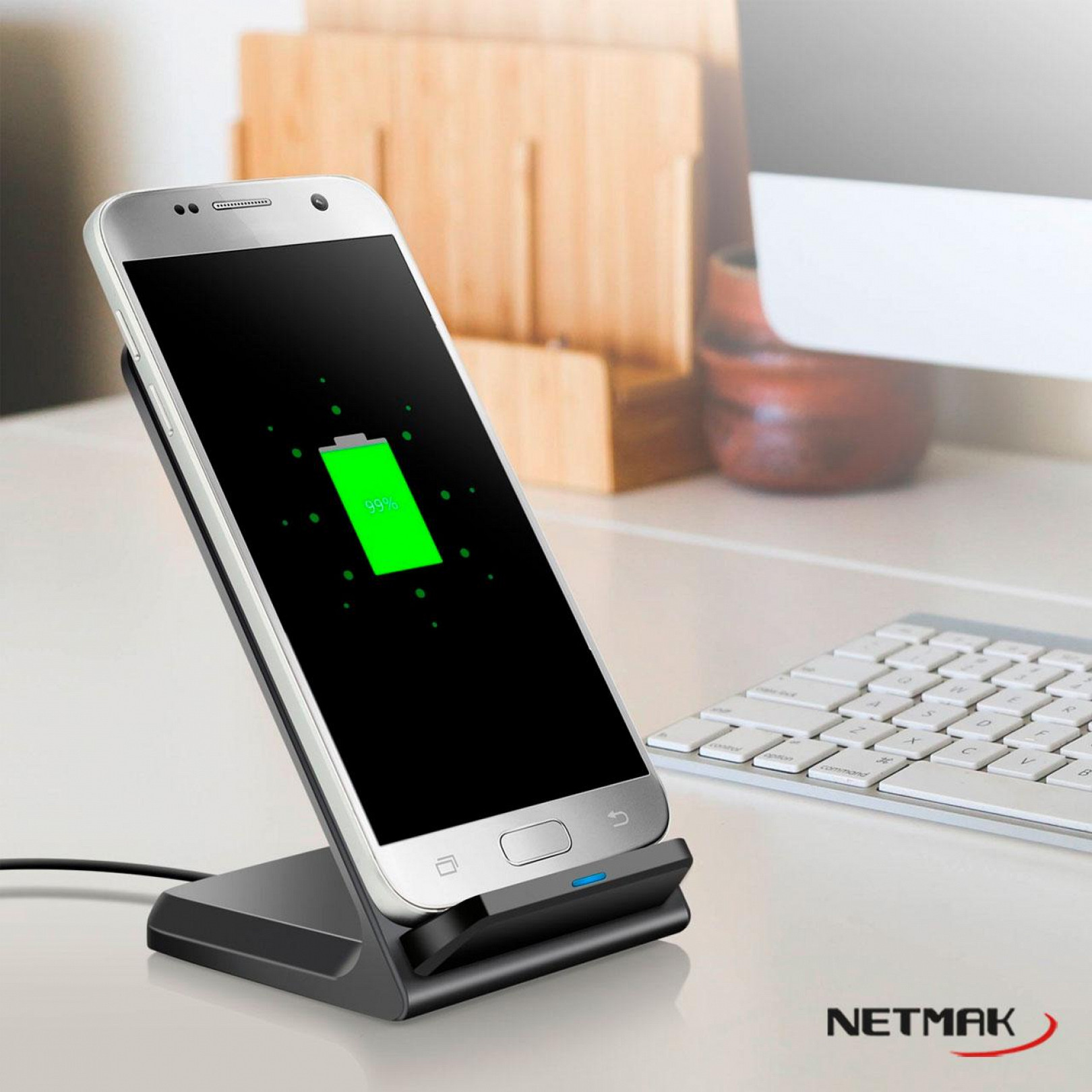 Cargador inalambrico c/soporte -tecnologia Qi -15W -cable USB type-C -indicador led -black -Netmak (NM-BC18)